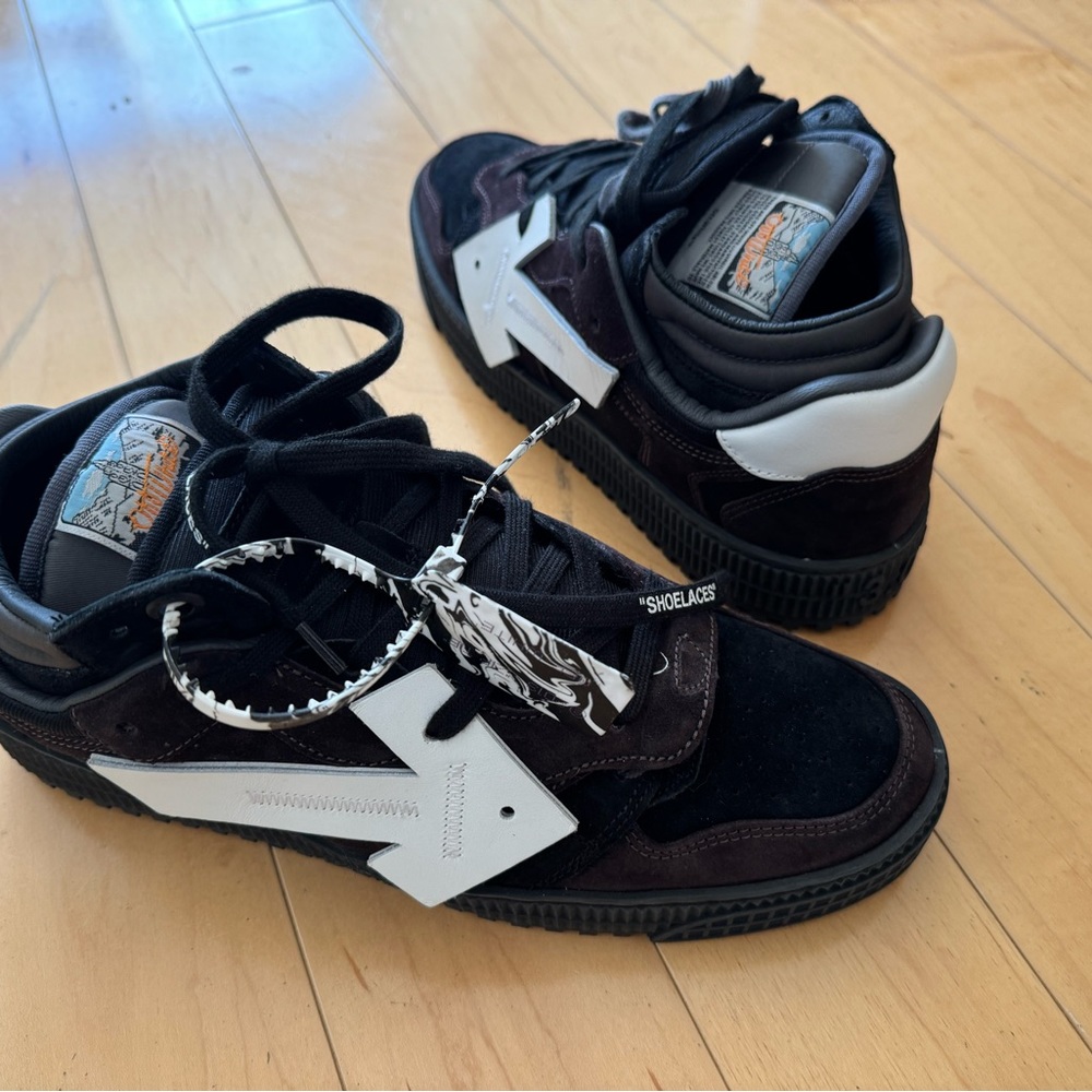 NWT Off White sneakers men’s size 10